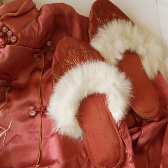 Asian Hand Embroidered Gold Dragon Red Silk Pajama Slippers Box Ensemble Size S - Picture 1 of 16